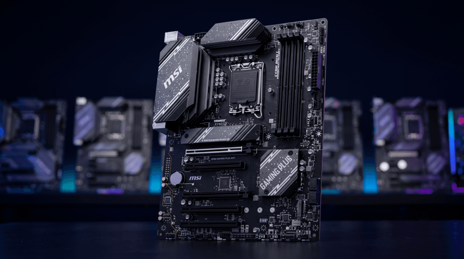 MSI B760 GAMING PLUS WIFI carte mère ATX vue 3/4 PCIe 4.0 et dissipateurs